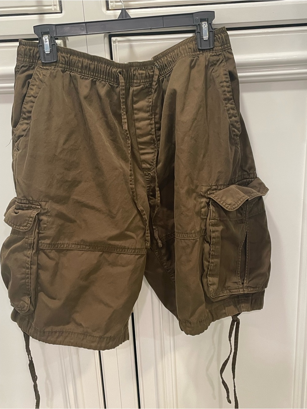 Woman’s Gap Cargo Drawstring Shorts - Olive Green